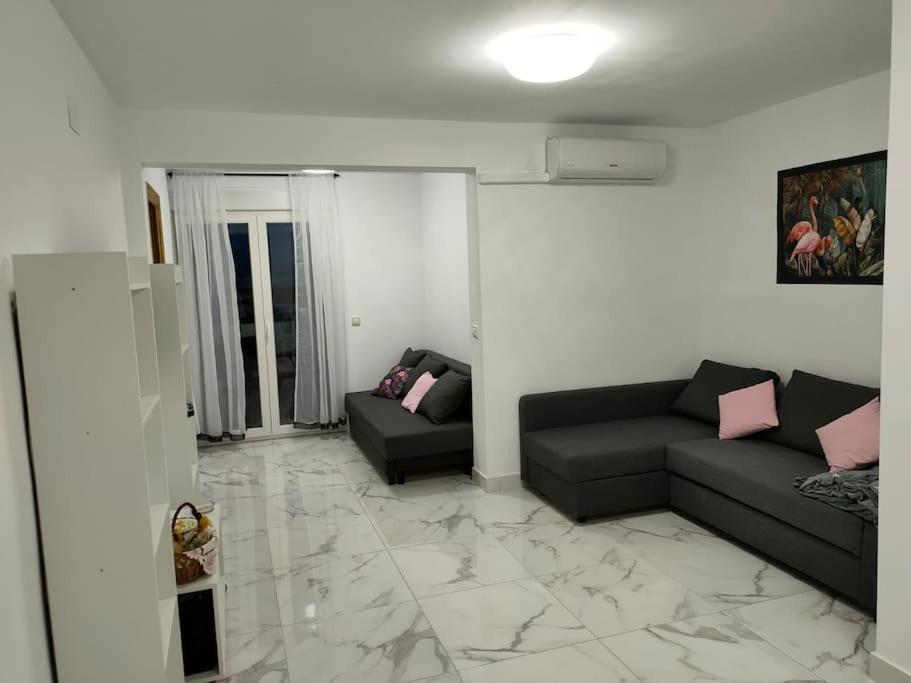 Apartament Flamingo Z Basenem Торевиеха Екстериор снимка