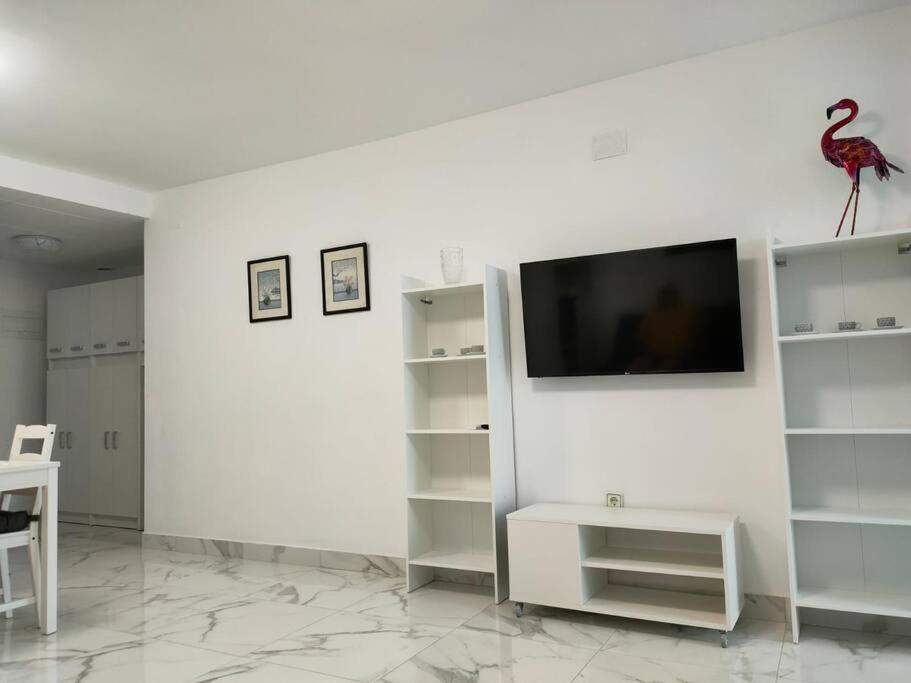 Apartament Flamingo Z Basenem Торевиеха Екстериор снимка