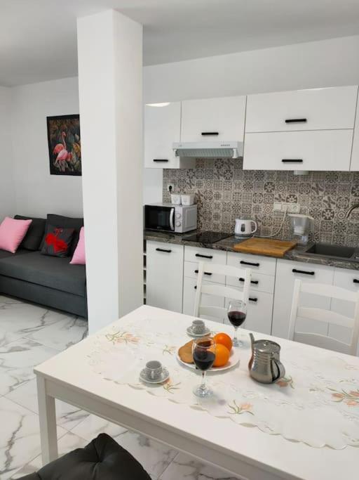 Apartament Flamingo Z Basenem Торевиеха Екстериор снимка